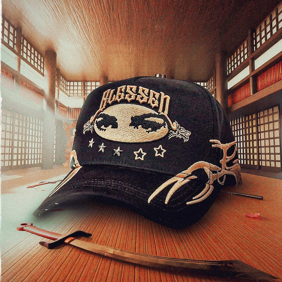 GORRA BÁEZ X SHIFU “All Eyes On Me”